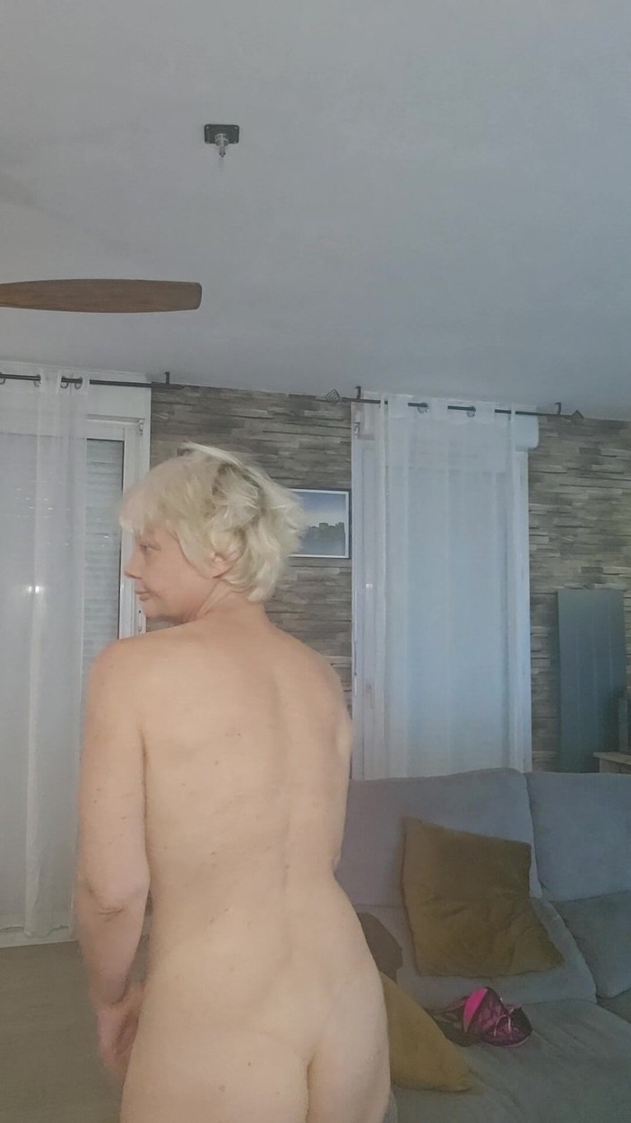 Sofy13: 란제리나 누드를 선호하시나요?