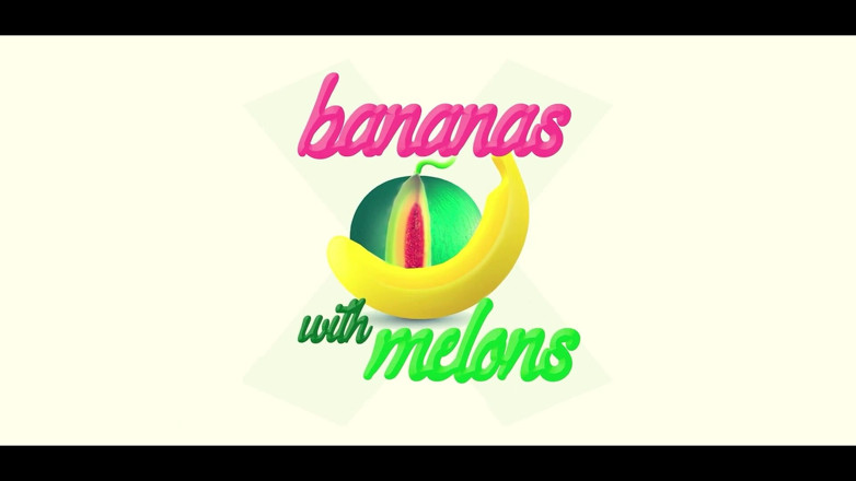 Bananas with Melons: La escena del coño de la hermanastra - morena milf Sophia...