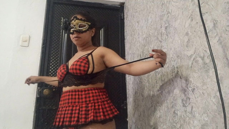 PATY PATY: Bailarina Exotica Hace Calentamiento Con Su Coño Abierto