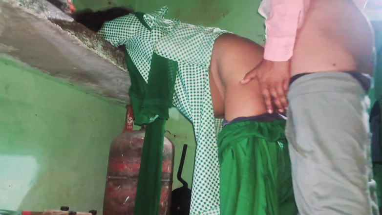 Trilokinath: Studentessa indiana scopata molto duramente dall'amico del fratellastro