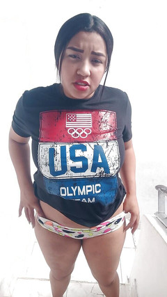 Pikaa6: Gadis semok latina dengan pantat bahenol lagi asik ngentot kontol...