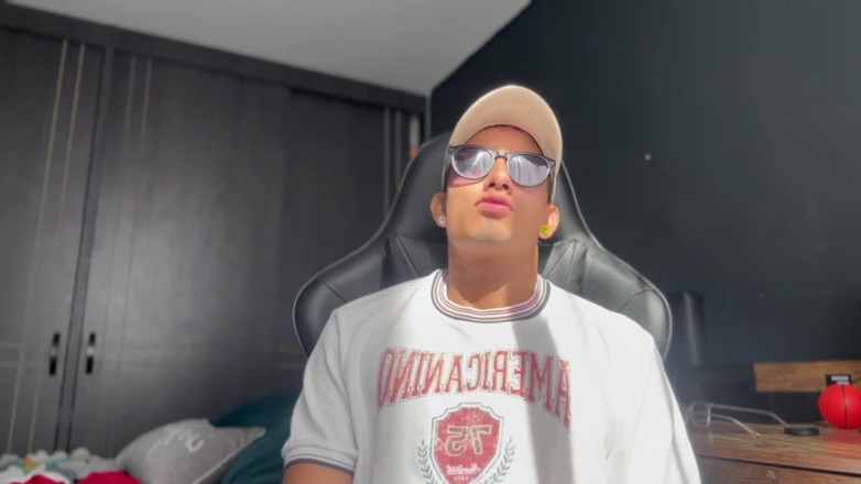 Andcristian: He Doesn't Even Last 5 Minutes Fucking His Sex Doll