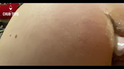 Chub toys: Dildo besar menggeser pantat gemukku