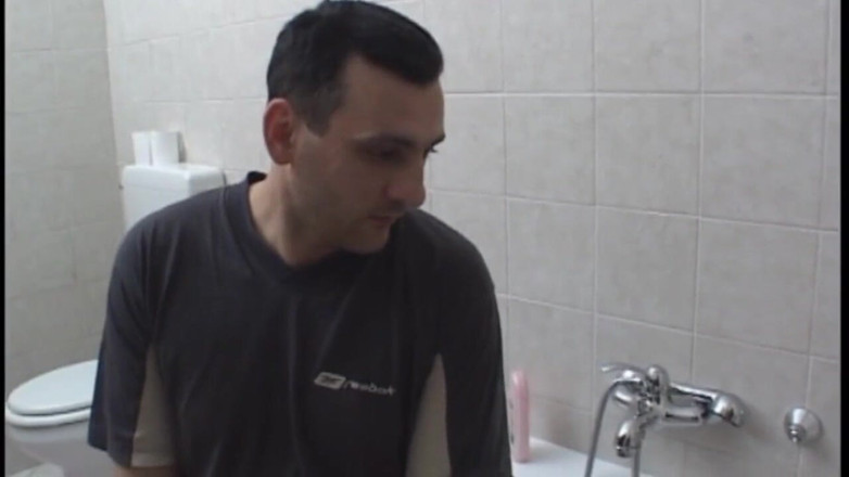 Real Home Made: Amateur-milf im badezimmer hart gefickt