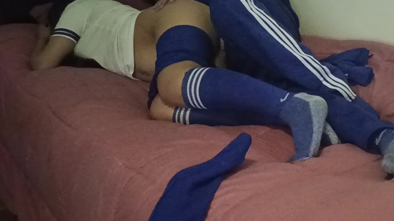 Astrid Cute: Futând cea mai tare fată din facultate și mă face să...