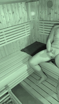 Kamera menangkap pria di sauna