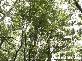 DudeDare: 숲에서 에로틱하게 만드는 목마른 친구들