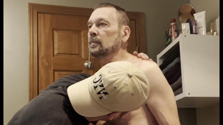 Tyler8: Bạn thân thổi kèn trong khi mẹ kế hút thuốc