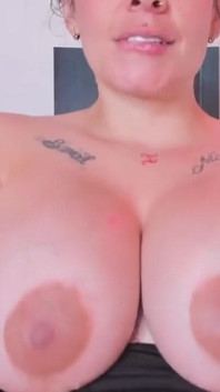 Šukej moje velká prsa a nech mě hned svoji mrdku