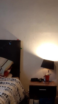 Gruba dziewczyna SSBBW rozbiera się po ciężkim dniu w pracy