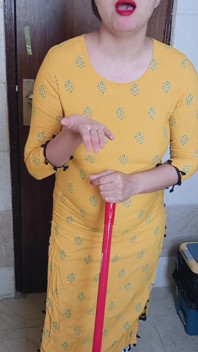 Hintli kamwali çantadan para çaldığı için oğlanla seks yapıyor Hintçe ses