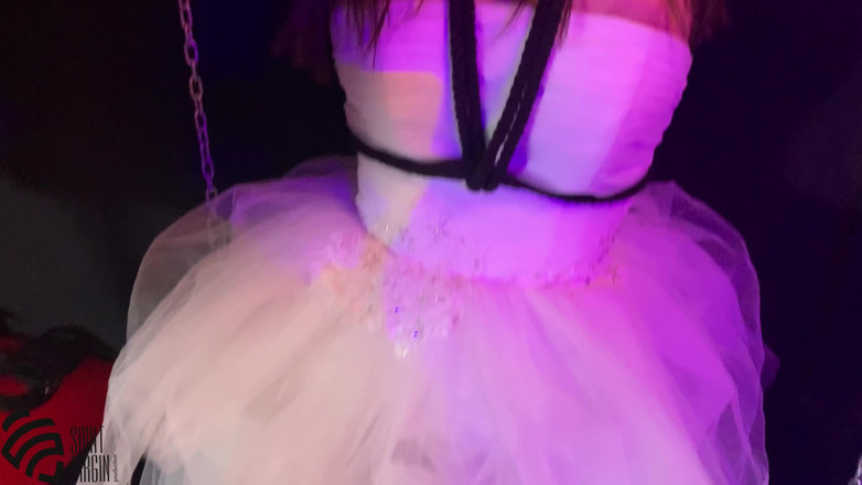 SaintVirginPro: Ateşli gelinin seksi sahneleri