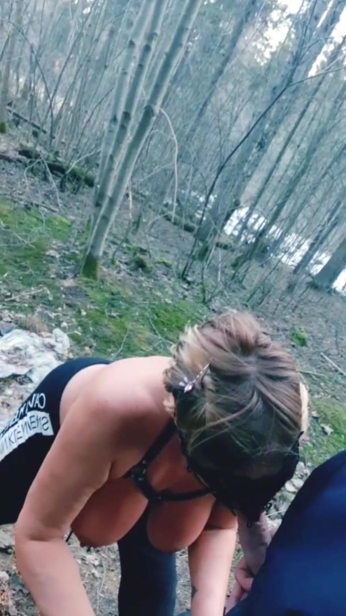 Crazyfamily 1970: Macecha mi sála v lese