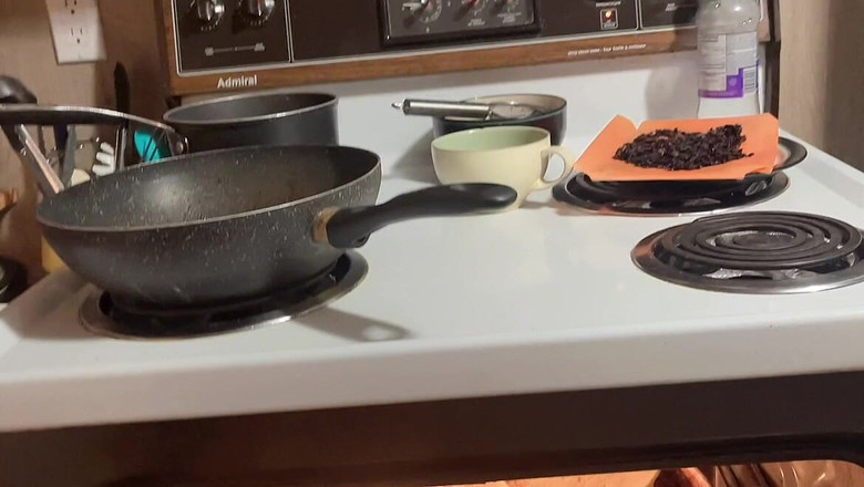 sweethanajapanese: Haha Si Cucina La Sua Pizza Poi La Sua Figa...