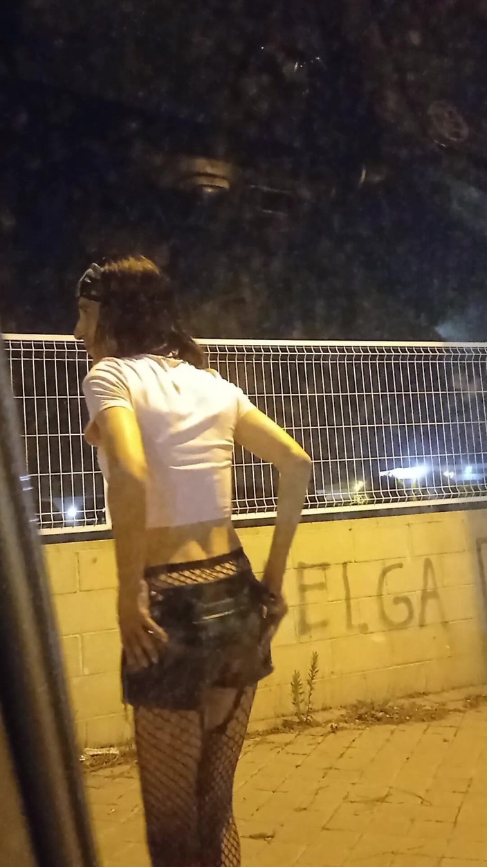 Penelopene27: Crossdresser złapany na zewnątrz