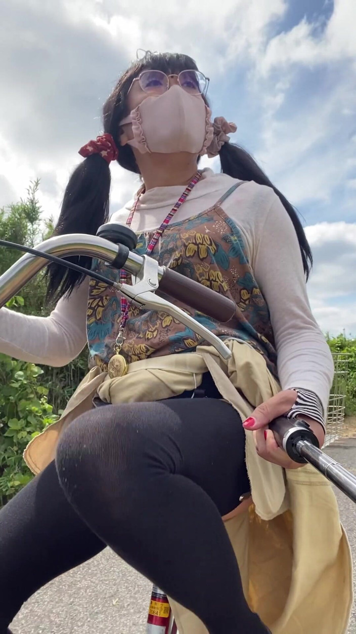 megu2002: Nr. 241 Radfahren mit meiner muschi im vollen Display