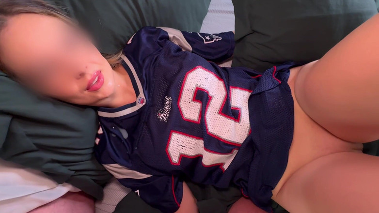 AvaZev: Am câștigat o ejaculare facială după ce i-am călărit pula