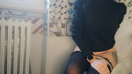 savannahamatoriale: Only on the toilet do I feel really free