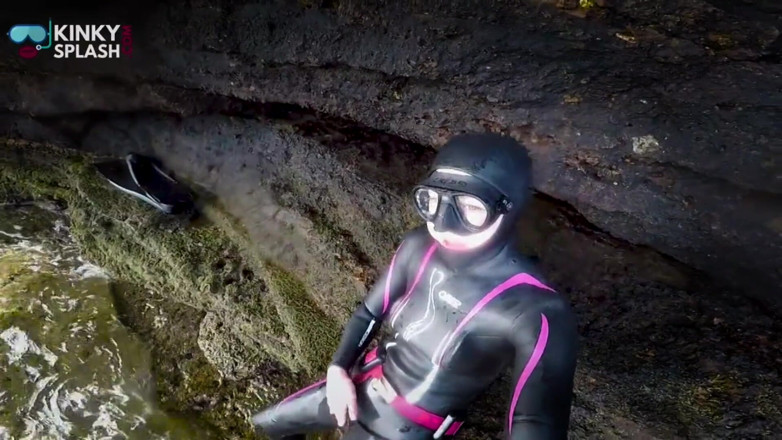 UKCuteGirl Lucy Lauren: Neoprene Wetsuit &amp; Dive Mask Masturbation by the Sea