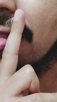 혀를 빨고 싶습니까?