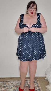 Quente Gordinha MILF Em Polka Dots E Meias