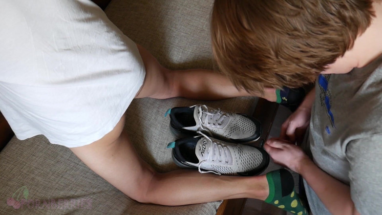 Ethan Alex: Nike Air 270 - Pantofi, șosete și spermă pe pantofi