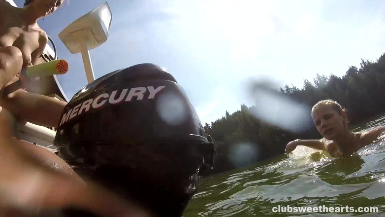 GroupSexSweetHearts: Ragazze selvagge e magre che si immergeno