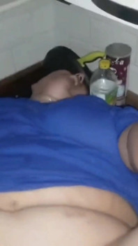 Ditalino di grande cazzo nero mi scopa forte e in profondità sopra la cucina contro orgasmi squirting