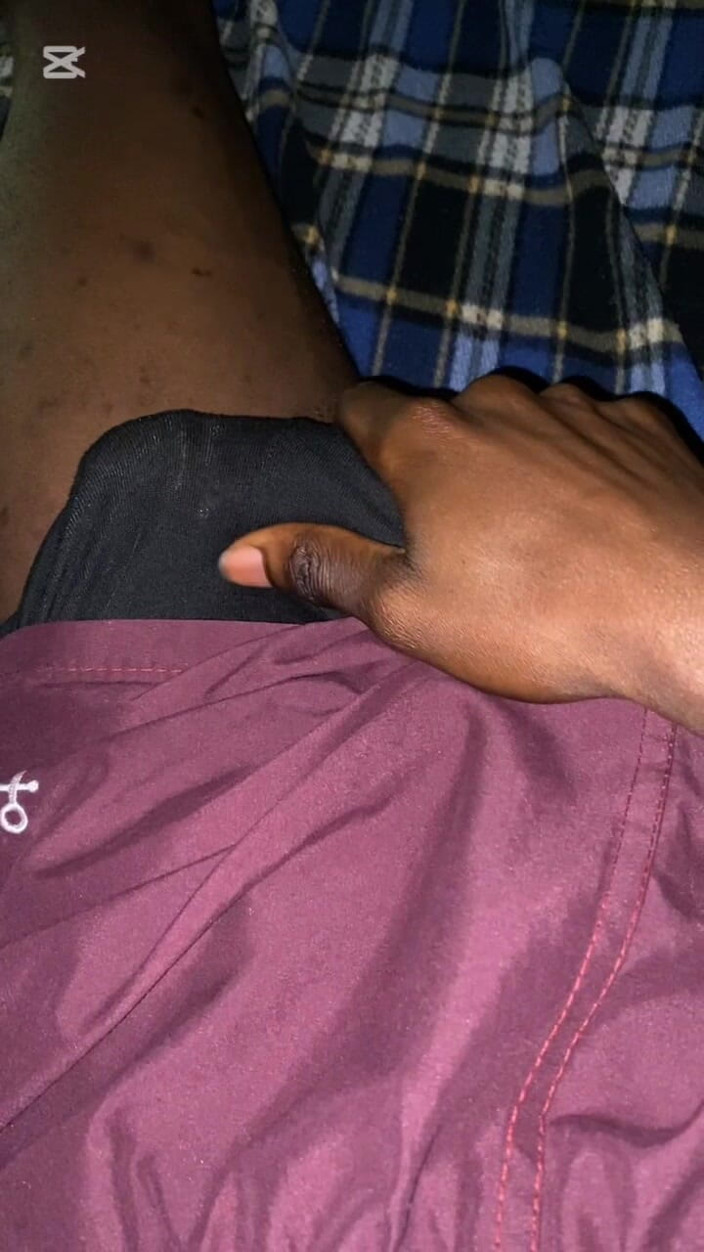 Slimniqqa: Betrapt op het strelen van grote zwarte lul in de...