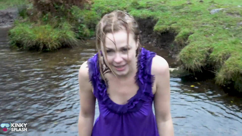 UKCuteGirl Lucy Lauren: Welly pissend in laarzen en geen slipje!