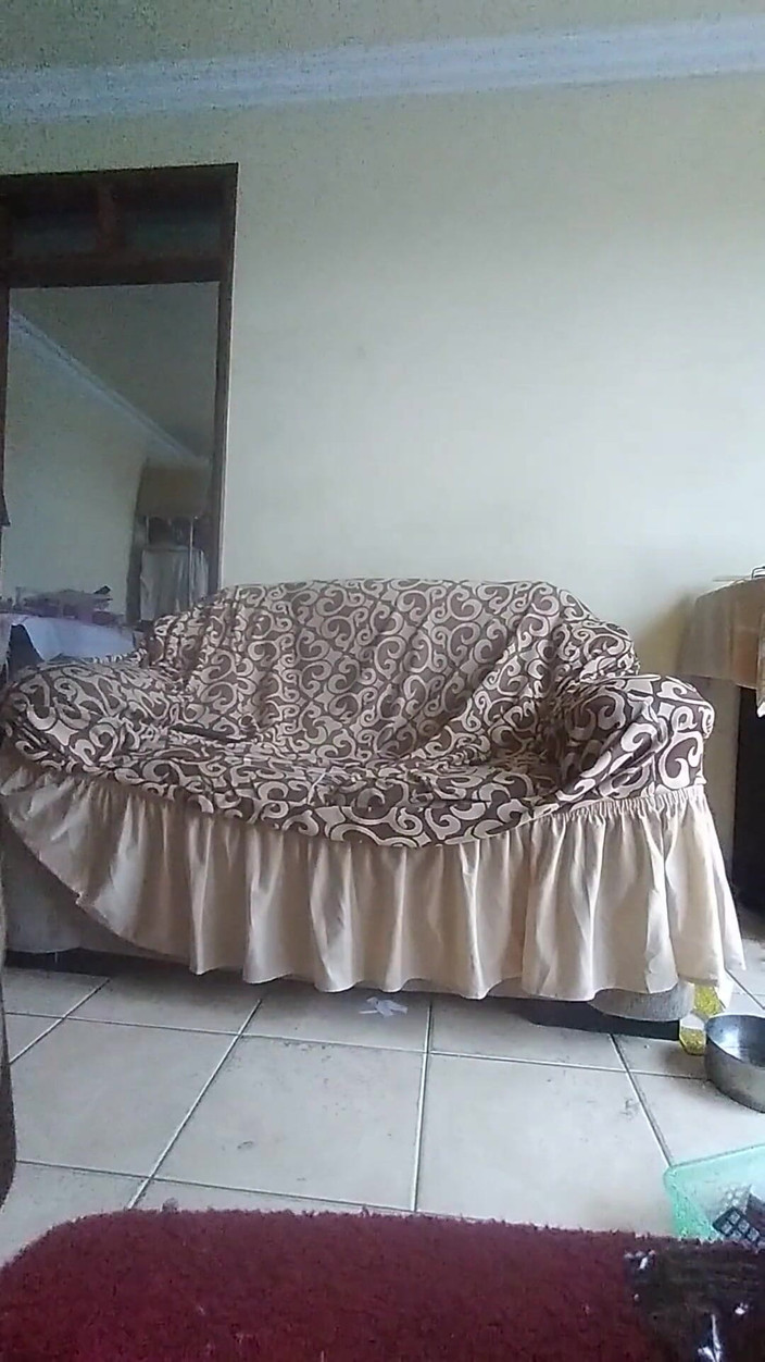 E-Alfa: Domácí sex v obývacím pokoji se služkou