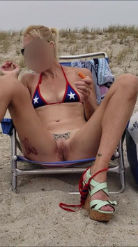Beach Slut Peek