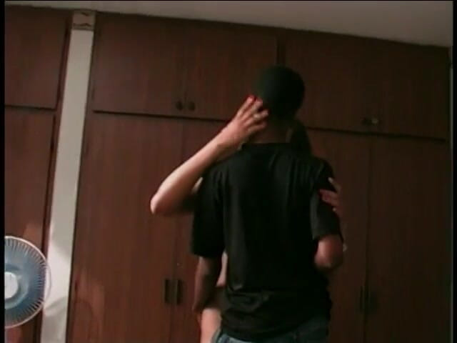 Shemales Tales: Morena nena en medias negras preparándose para follar