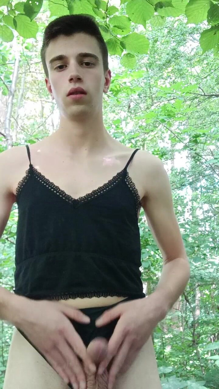 Gryiia: Con điếm tuổi teen chơi với con cu giả của cô ấy