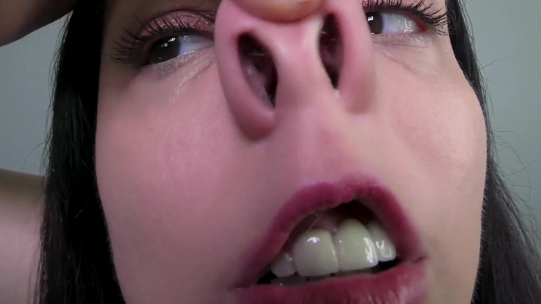 Quinn brooks: Stiefschwein kneift ihre nase, wmv