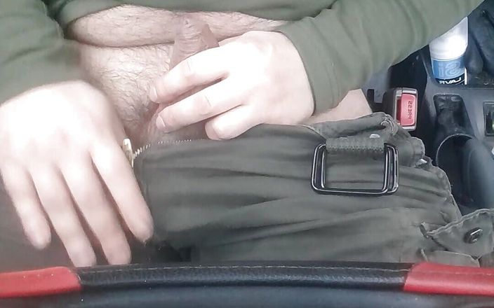 Loalou Studio: Masturbación con la mano en mi coche