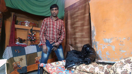 Desiboy110Ankit: 男孩有趣的男孩展示他的鸡巴抖动鸡巴和手淫享受高潮