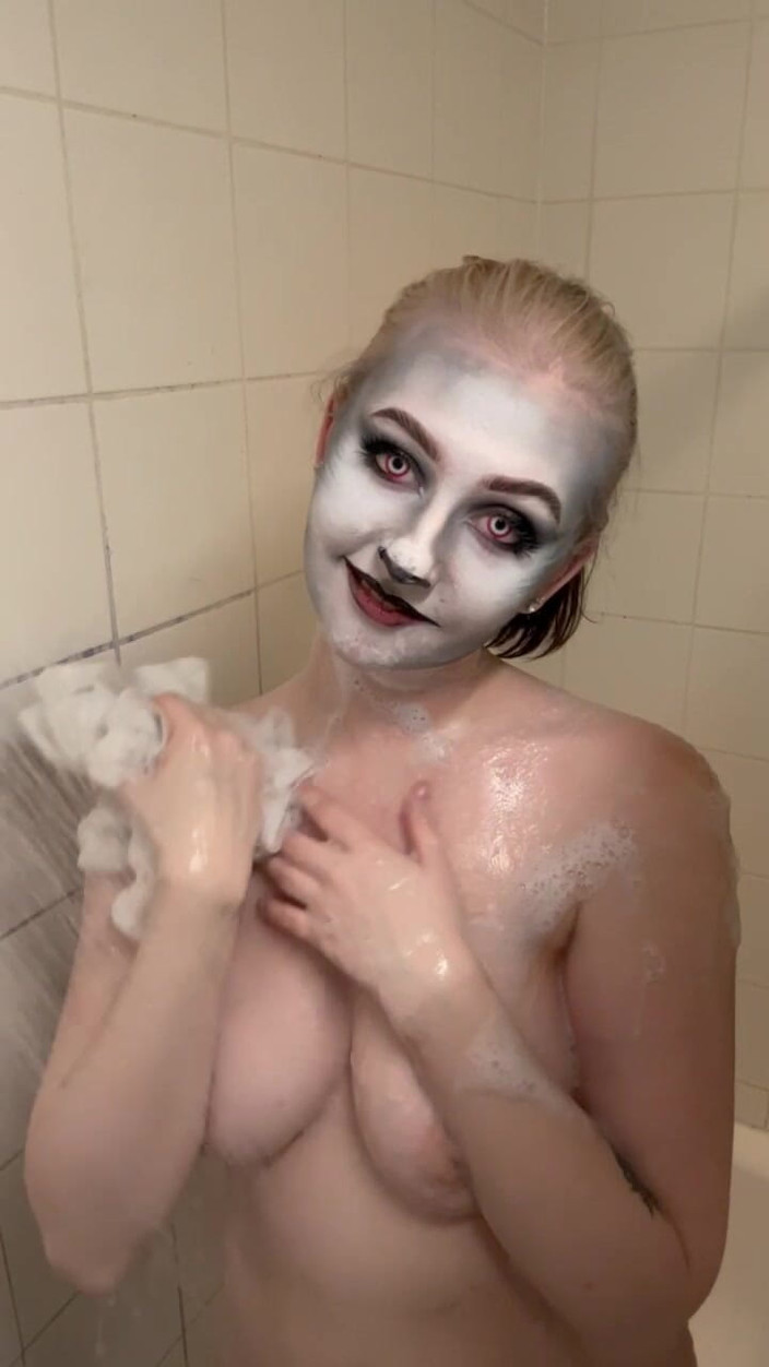 Em Yang: コスプレ Loona Wolf ボディペイント除去 &amp; パイズリプレイ