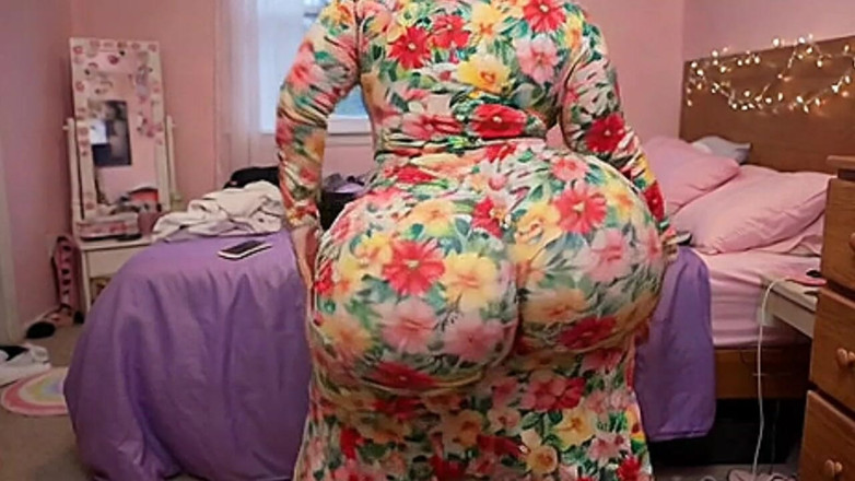 Animate golden: Big ass girl w kwiecistej sukience twerking uwodzicielski dla swojego...