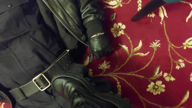 KinkySirius: दो पुलिस अधिकारियों ने गिरफ्तारी, वर्चस्व, मंथन का एक रोल-प्लेइंग गेम का मंचन किया