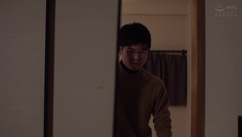 Eagle-Special: Evli kadın üvey oğlunun önünde sikiliyor