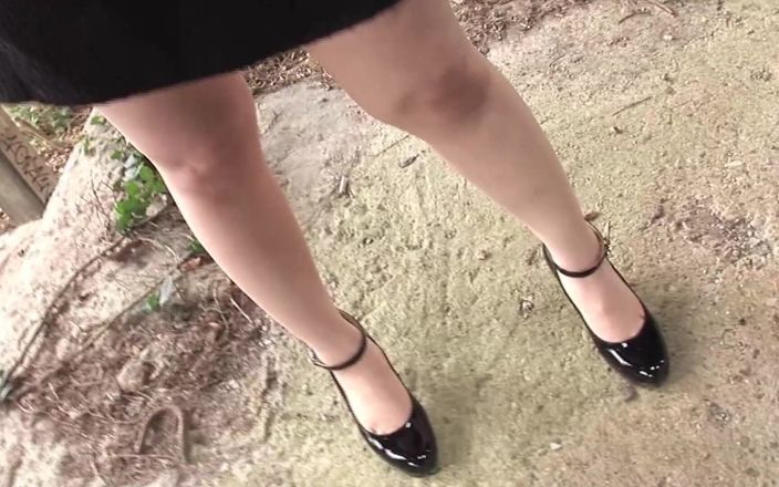 JAPAN IN LOVE: 变态日本场景-3_thin丰满的日本女孩在开阔的场地里穿着内衣做爱
