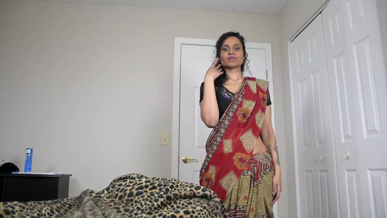 Sexy Lily: Une MILF indienne excitée au cul énorme fait une pipe époustouflante et...