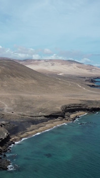 Sahilde çıplak güzellik - drone bakış açısı erotik rahatlama