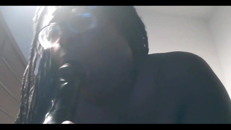 His Queen Suga: Я ненавиджу смоктати фальшивий член.