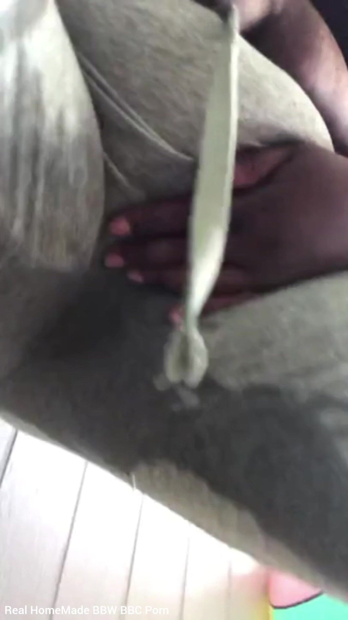 Super sexy ebony cuties: Squirto pisciando nelle mie mutandine
