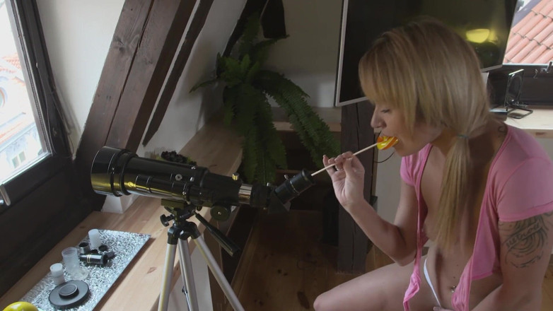 Erotic Planet X: Chica guapa le encanta chupar y follar la polla del...