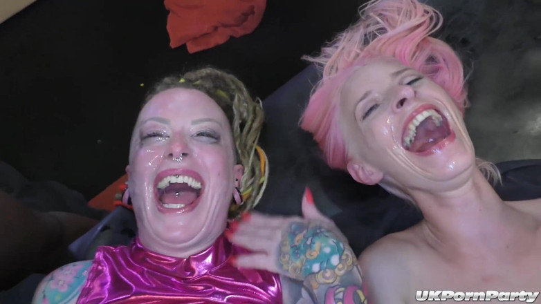 100% Amateur Gangbang and Bukkake from the UK!: Pesta gangbang bercinta, anal dan facial