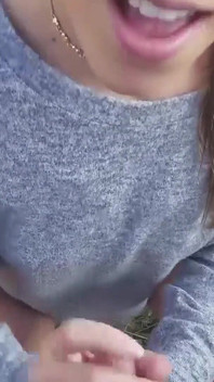 La belle Kimber Lee reçoit une énorme éjac en randonnée !