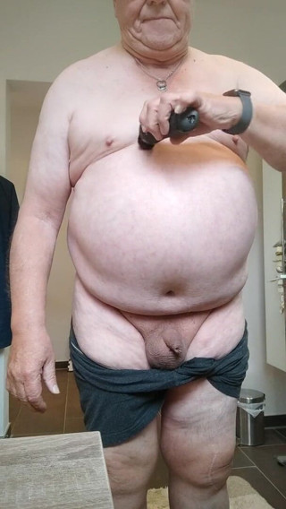 Karlchengeil: Naked Shave and Play